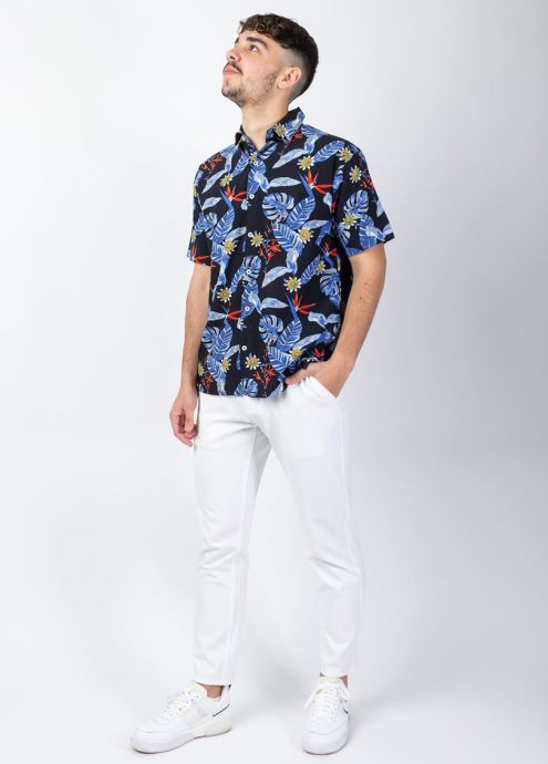 chemise homme été imprimé coloré Hawaï sur fond noir manches courtes face