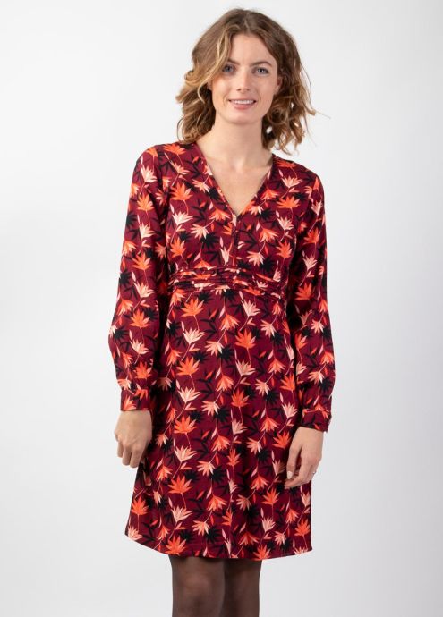 robe courte hiver cintrée encolure en v zoom