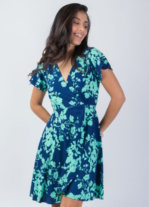 robe courte été cache-cœur motif floral turquoise sur fond bleu zoom
