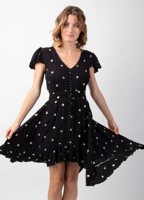 robe ethnique chic noire style bohème petits volants sur l'épaule taille cintrée zoom