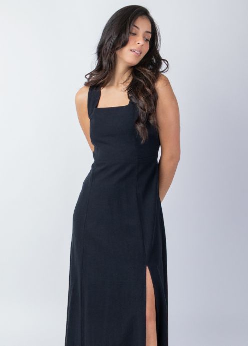 robe longue unie noire encolure carrée