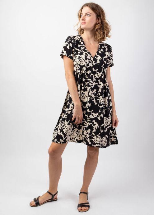 robe courte manches courtes ethnique noire encolure en v face