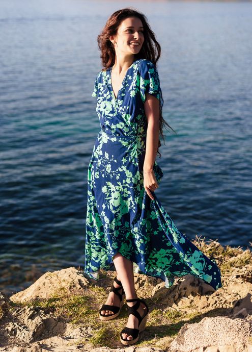 robe longue été cache cœur imprimé turquoise sur fond bleu extérieur