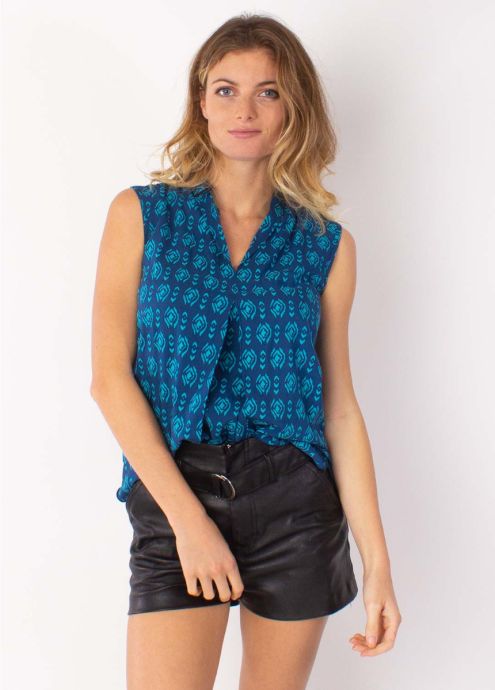 top bleu sans manches motif ethnique