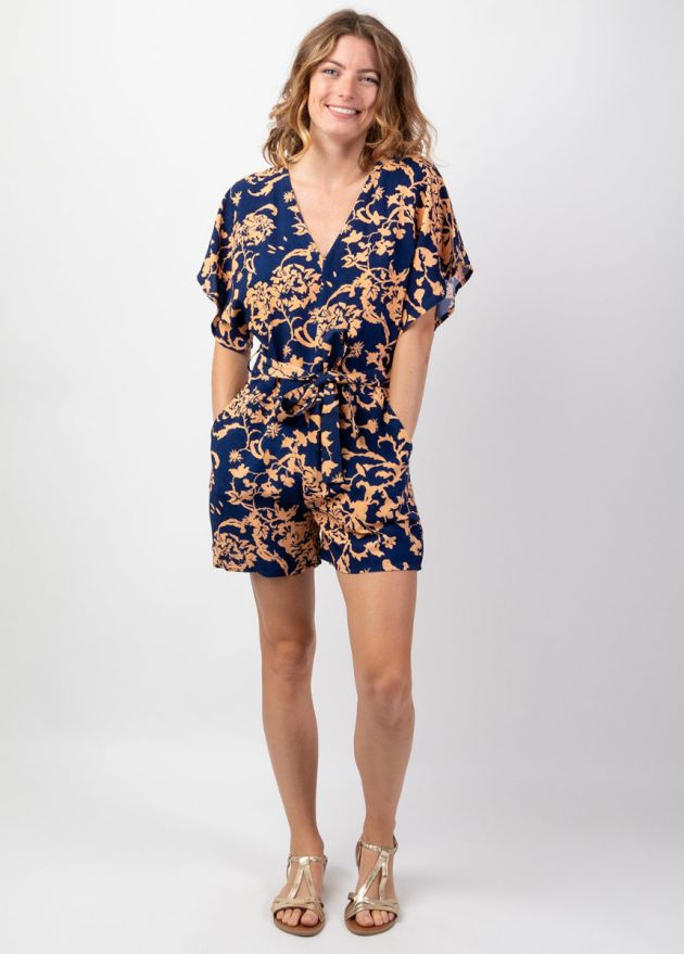 combishort ethnique encolure en v manches courtes tombantes face