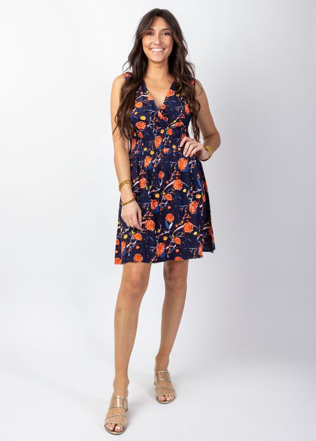 robe courte larges bretelles motif fleuri bleu marine encolure en v 