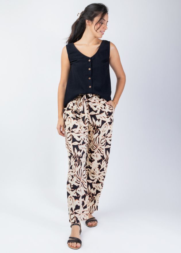 pantalon fluide motif ethnique noir et beige face