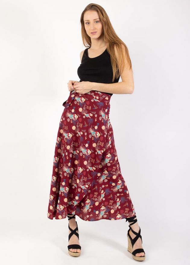 jupe longue portefeuille motif floral bordeaux face