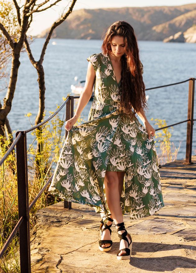 robe mi-longue bohème chic encolure en v croisé extérieur