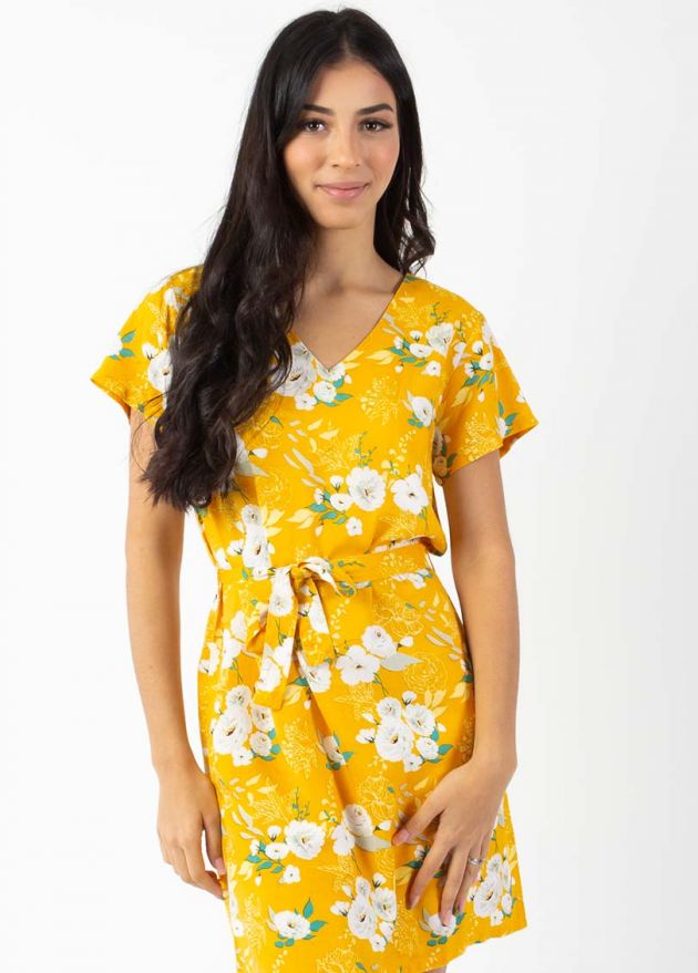 robe courte jaune motif floral romantique