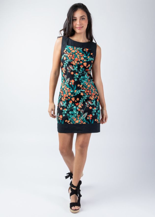 robe courte motif fleuri sur fond noir face